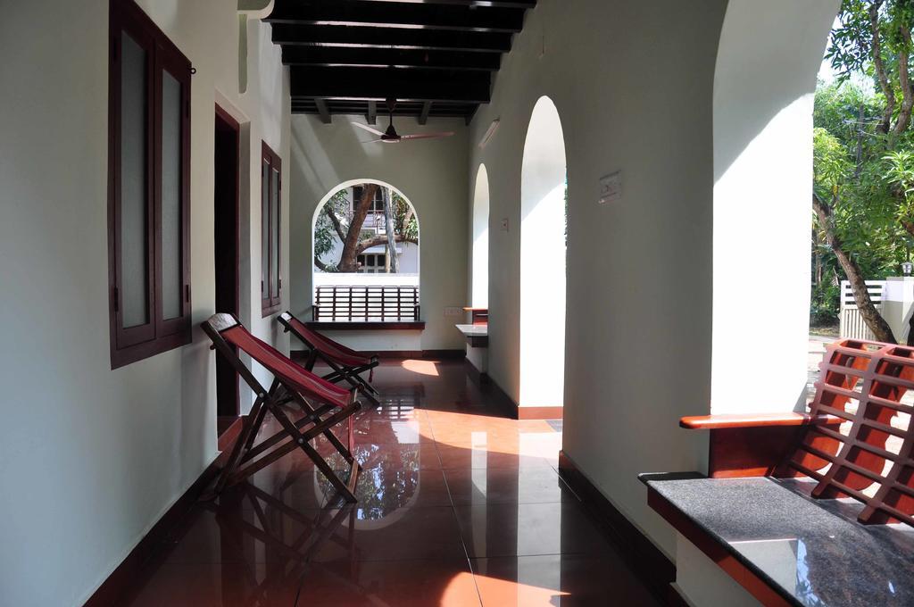 Lake County Heritage Home Kochi Exterior photo