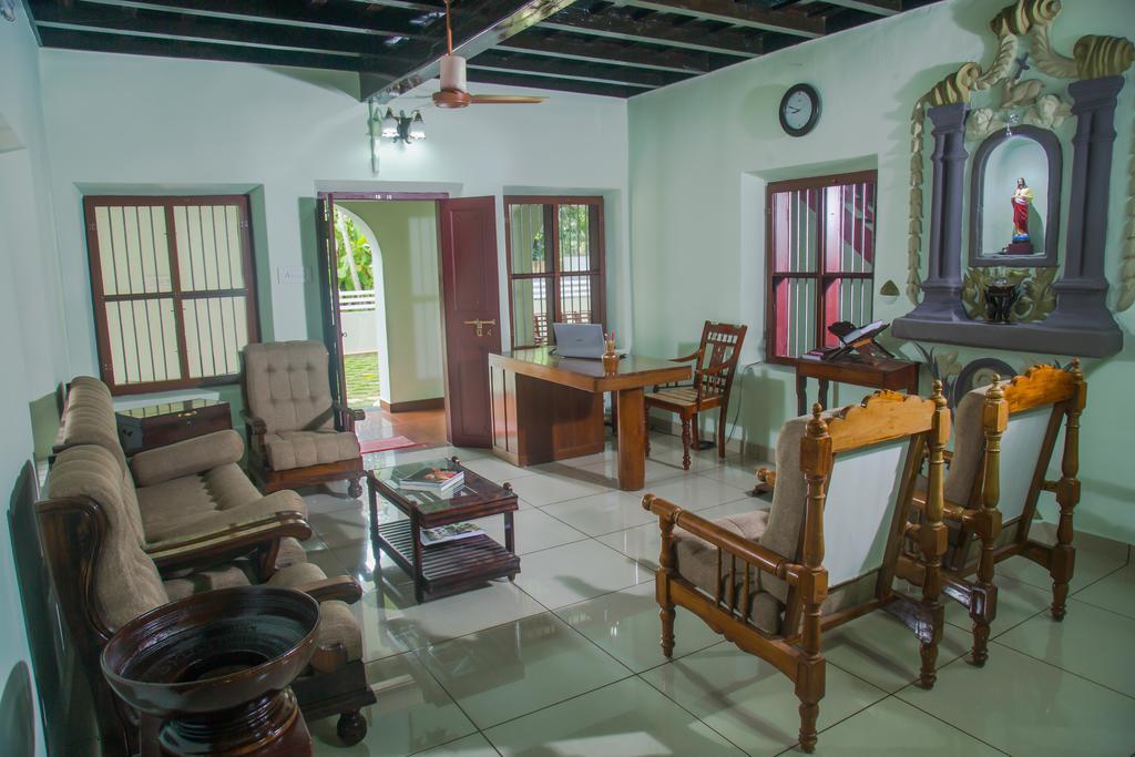 Lake County Heritage Home Kochi Exterior photo